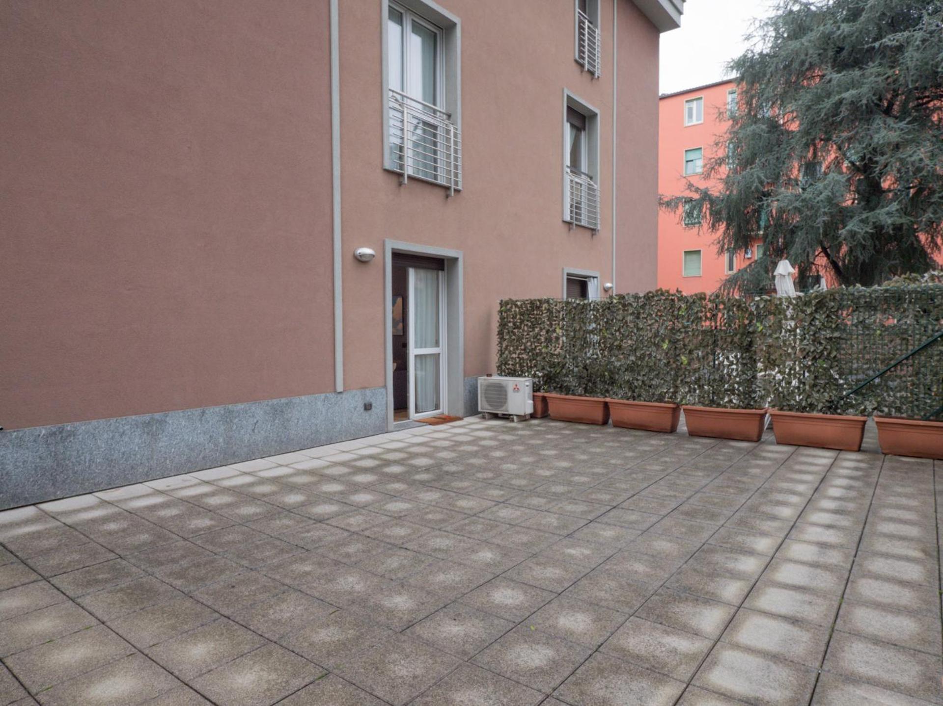 Rentopolis Apartments - Palazzo Candiani Milán Exterior foto