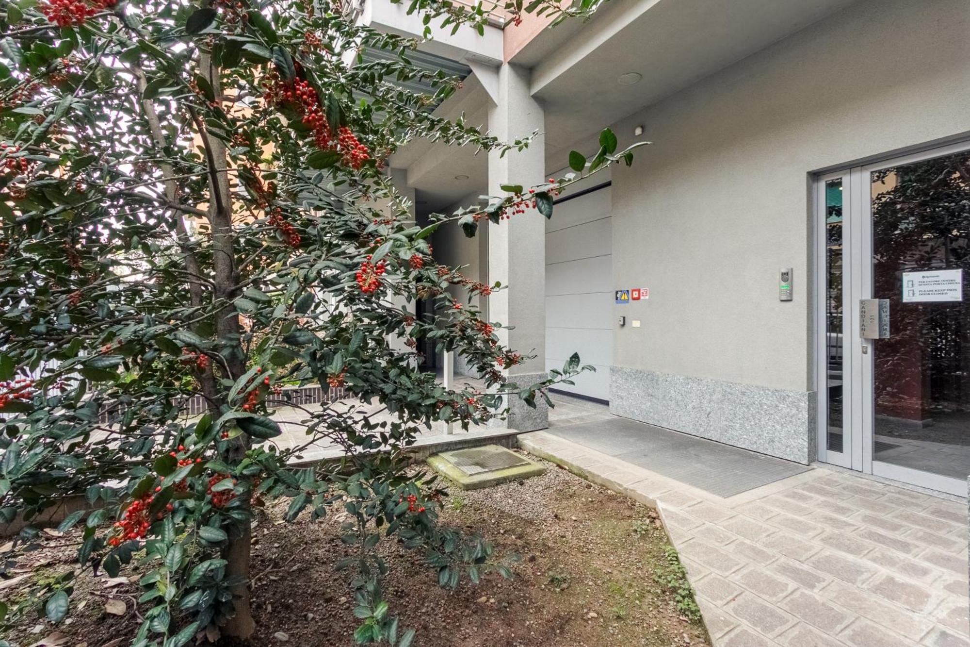 Rentopolis Apartments - Palazzo Candiani Milán Exterior foto